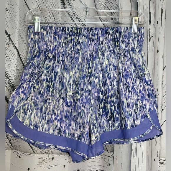 Athleta high-rise mesh racer run 3" short. Size Small EUC - Picture 2 of 8